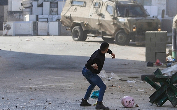 اعتقالات بالضفة والقدس واشتباكات في جنين