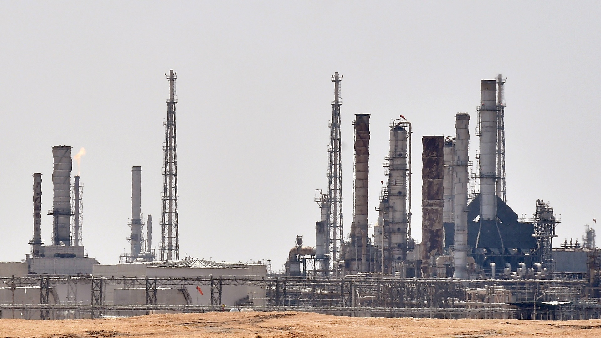 السعودية لن تبيع النفط للدول التي تحدد سقفا سعريا لإمداداتها