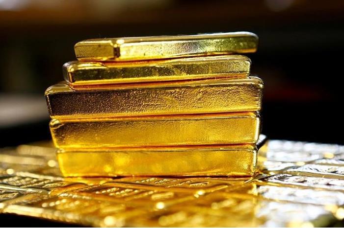 الذهب يصعد عالمياً مع زيادة الرهانات على وقف رفع الفائدة