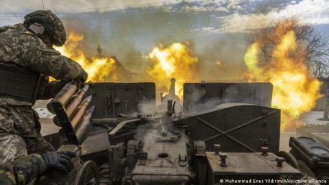 القوات الروسية تُحرز تقدمًا هامًا بمعركة “باخموت” والقوات الأوكرانية تؤكد تمسكها بمواقعها