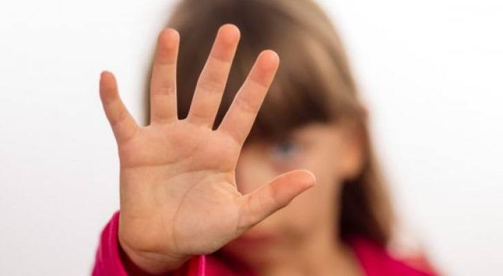 تفاصيل مؤلمة...تجردت من أمومتها وعذبت ابنتها حرقا في اربد