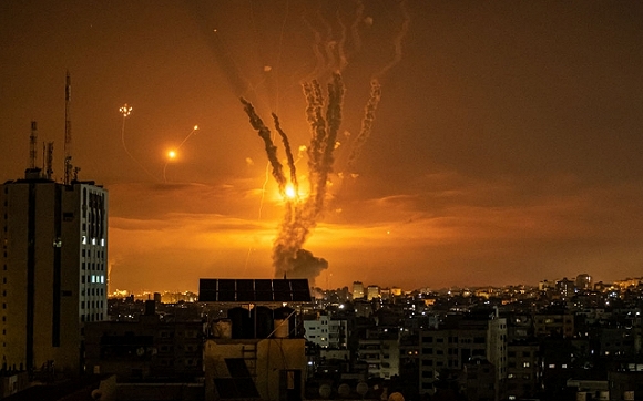 الصواريخ تمطر اسرائيل والاحتلال يواصل عدوانه على غزة