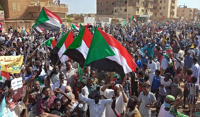 الجيش السوداني والدعم السريع يوقعان اتفاقا بجدة يشمل محادثات جديدة