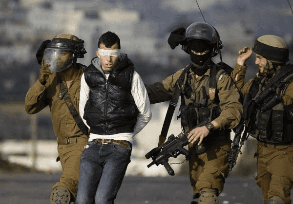 اعتقال 11 فلسطينيا في الضفة