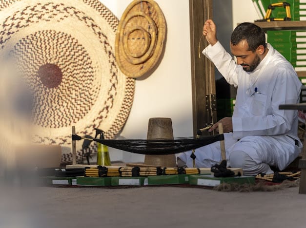 العِقال السعودي.. فن تقليدي يلفت أنظار زوار مهرجان جرش