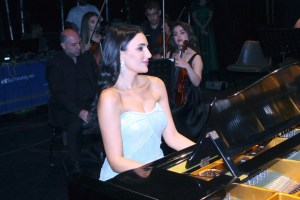 عازفة البيانو السورية جناد تحلق بسماء الموسيقى والفن ضمن جرش