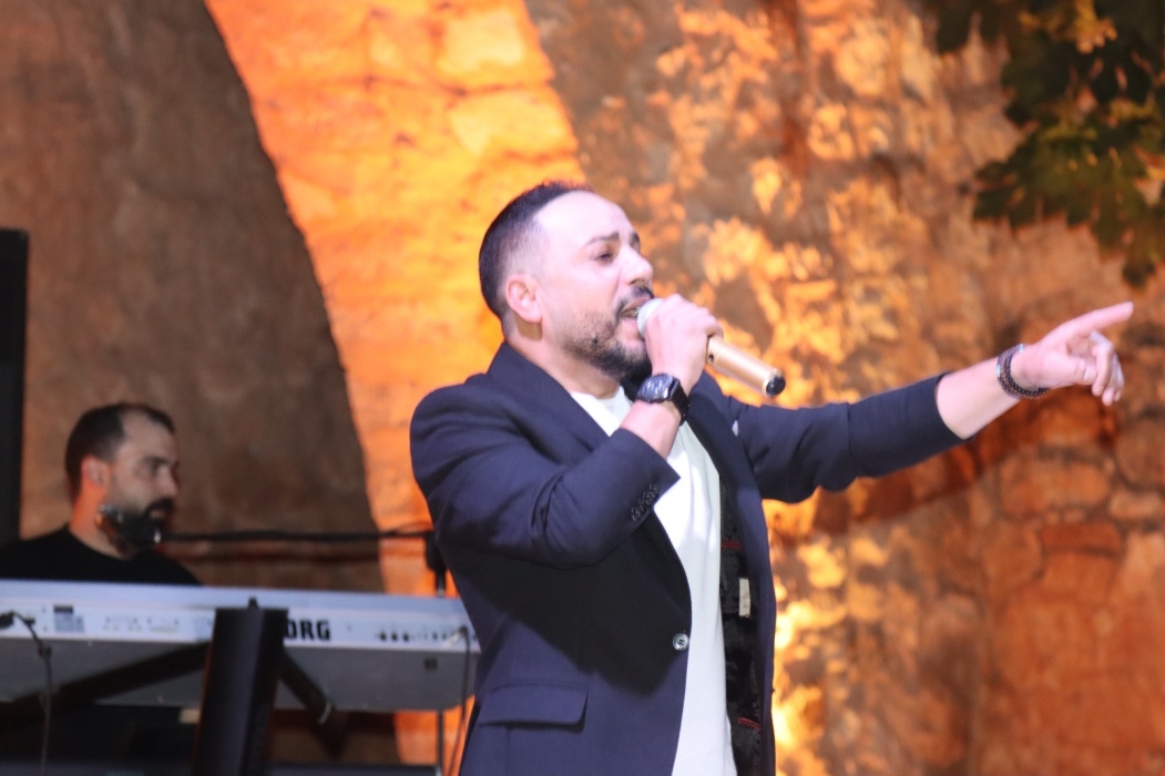 محمود سلطان يسحر جمهور مهرجاني صيف عمانوالفحيص بأغانيه