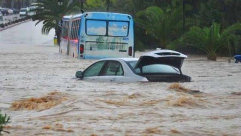 الجزائر.. مصرع 4 أشخاص وفقدان 5 في فيضانات شمالي البلاد
