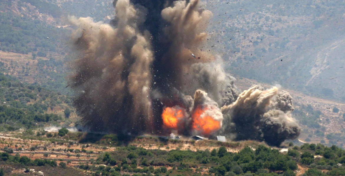إسرائيل تضرب جنوب لبنان بقنابل فسفورية المحرمة دوليا