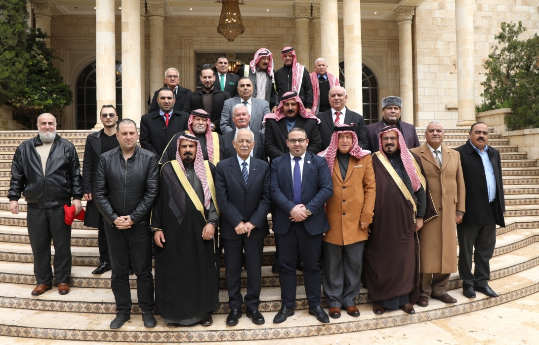 رئيس الديوان الملكي يلتقي وفدا من أبناء عشيرة الزعبي