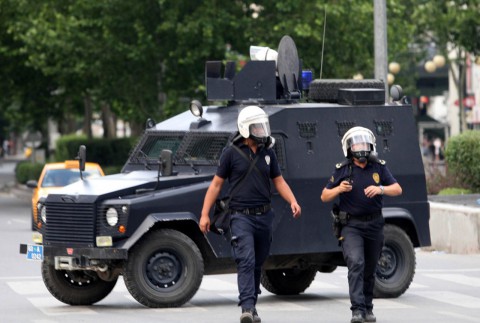 تركيا: تحرير رهائن احتجزهم محتج ضد العدوان على غزة