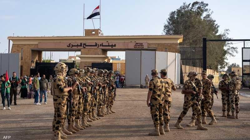 تعزيزات عسكرية مصرية على الحدود مع رفح مع التهديد الاسرائيلي بالهجوم
