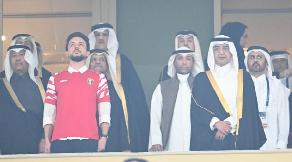الملكة وولي العهد يحضران مباراة النشامى بقطر