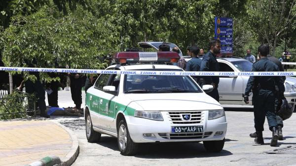 إيراني يقتل 12 فردا من أقاربه رميا بالرصاص