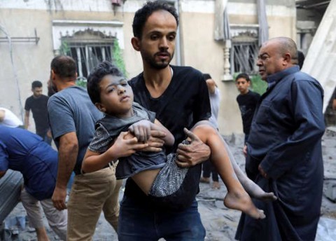 الجوع مصيدة الموت بغزة: مئات الشهداء والجرحى بمجزرة إسرائيلية لمن ينتظرون المساعدات