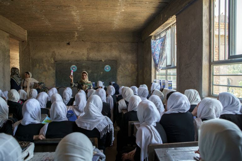 عام دراسي جديد بلا طالبات في أفغانستان.. هل ثمة ضوء نهاية النفق؟