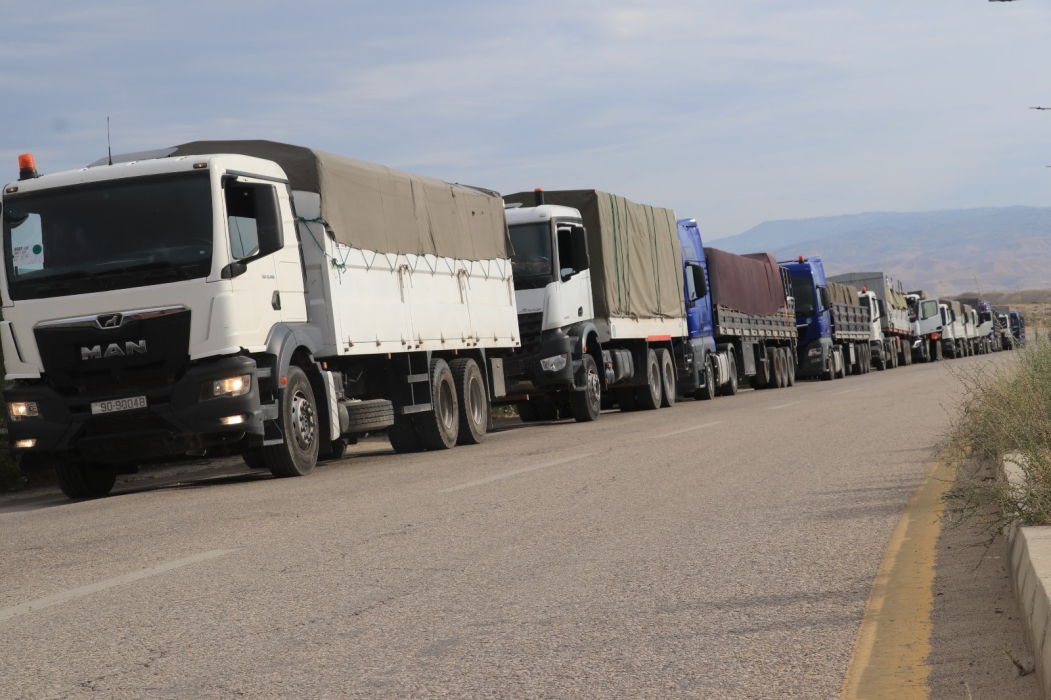 القوات المسلحة تسير 25 شاحنة مساعدات لغزة