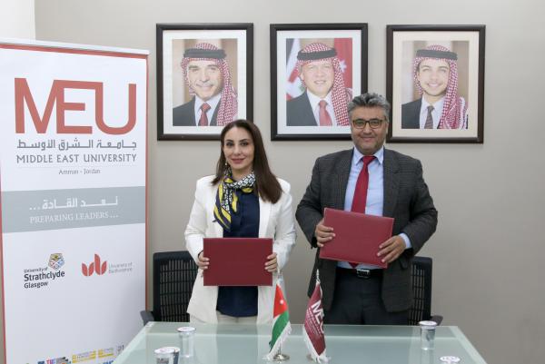 اتفاقية بين جامعة الشرق الاوسط ومركز عناقيد لتدريب الموارد البشرية