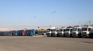 الأردن يُسير أكبر قافلة مساعدات برية لغزة تضم 105 شاحنات