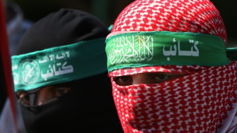 “حماس” سترفض مُقترح التهدئة ومصير المُفاوضات مُهدّد بالانفجار بعد اغتيال أبناء هنية