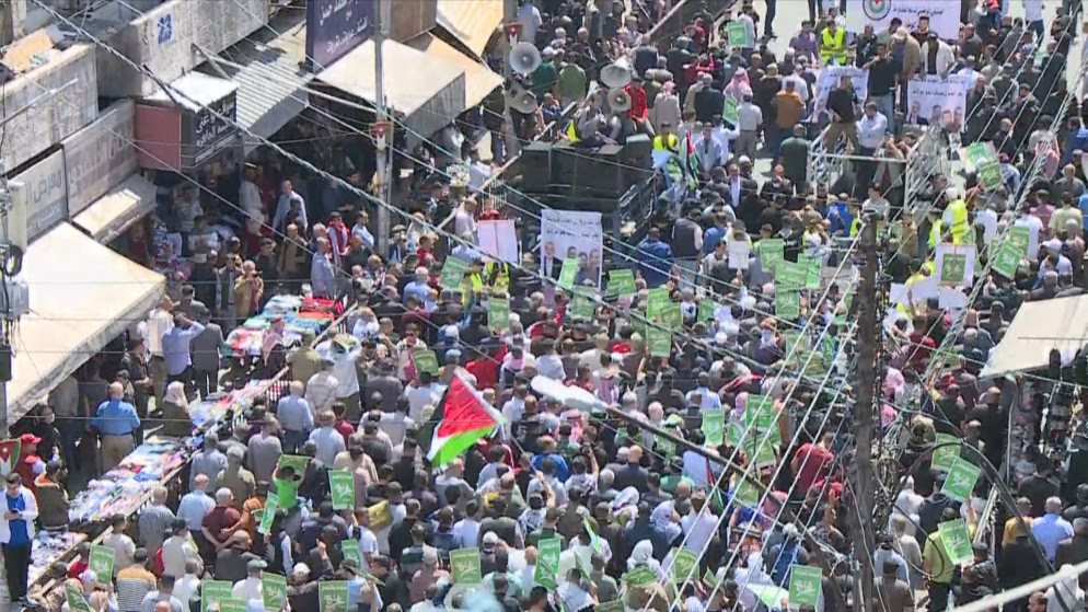 مسيرات حاشدة منددة بالعدوات على غزة تلف مدن المملكة
