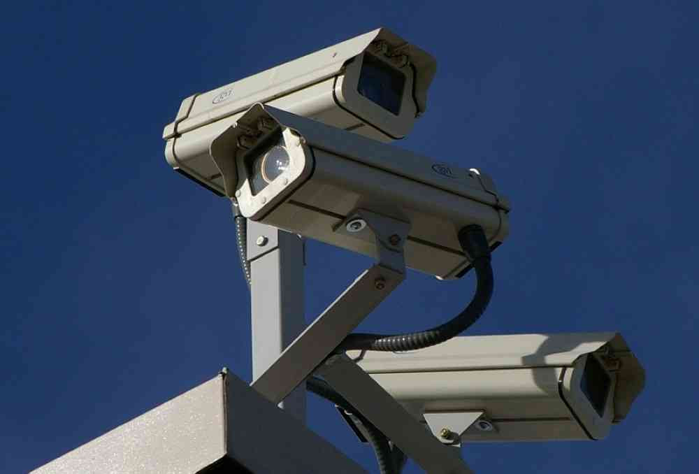 الحكومة والأمانة تبشرانكم: قريبا جدا تشغيل كاميرات رصد مخالفات حزام الأمان والهاتف