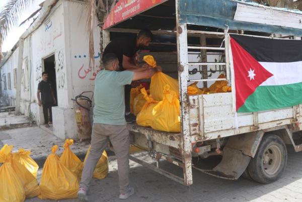 ميداني غزة الاردني يوزع مساعدات غذائية بشمال غزة