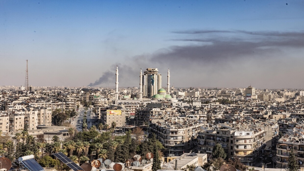 الطيران الحربي السوري الروسي يستهدف محتلي حلب بقصف شديد