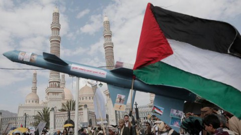 “أنصار الله” تستهدف يافا المحتلة وحاملة طائرات أمريكية بالصواريخ البالستية والمسيرات