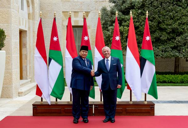 الملك والرئيس الإندونيسي يبحثان تعزيز التعاون بين البلدين