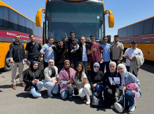 طلبة عرب من الشرق الأوسط في متحف الأردن