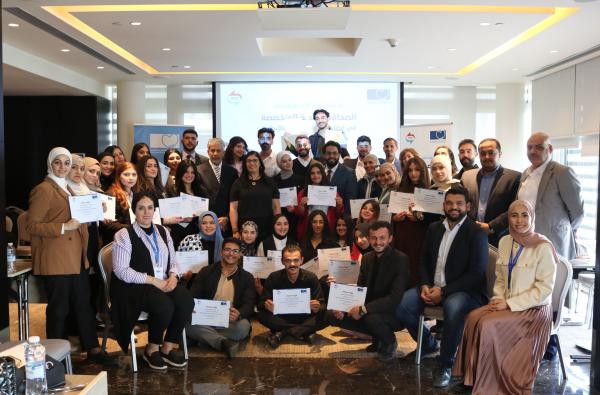 طلبة إعلام الشرق الأوسطينهون دورة صحافة صحّية متقدمة برعاية الجمعية الملكية للتوعية الصحية