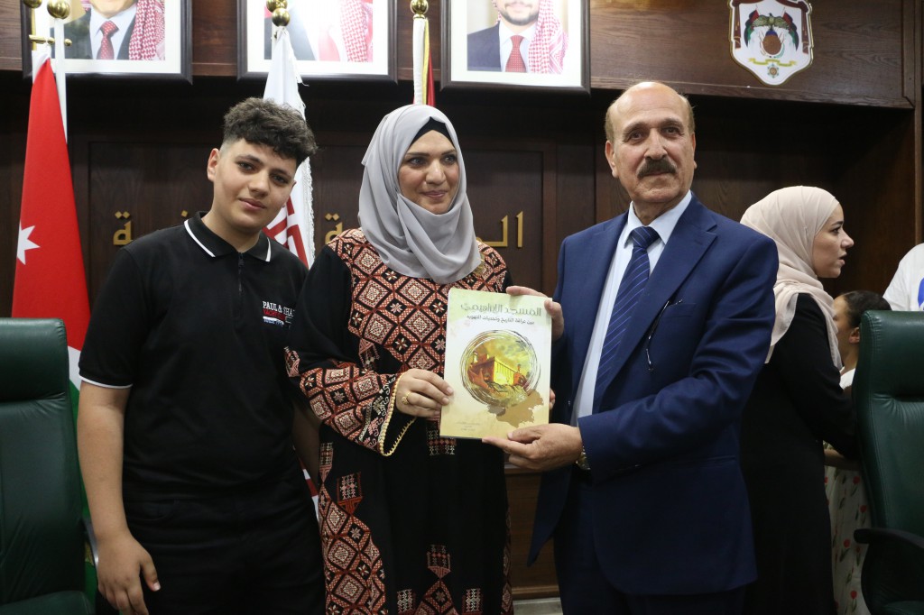 جرار يرعى اشهار كتاب المسجد الابراهيمي