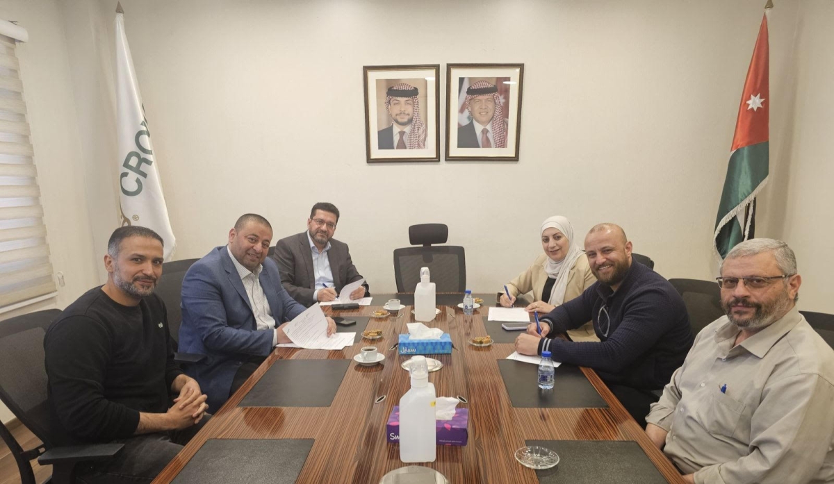 الصناعات الغذائية توقع عقدا جماعيا مع شركة كراون