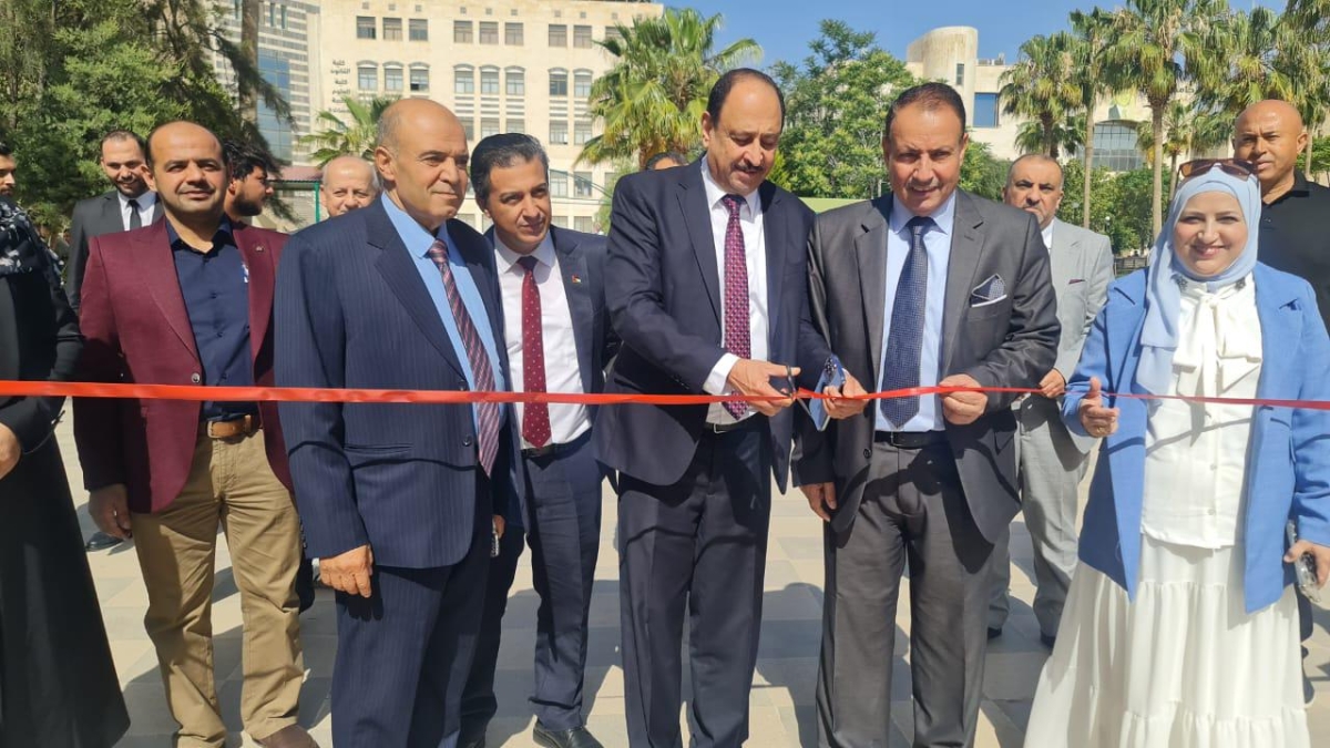 جامعة جدارا تكرم نقيب الأطباء وتضيء آفاق المعالجة التنفسية في ندوة علمية