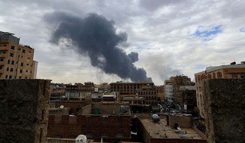 الاحتلال يدمر اخر طائرات اليمن المدنية.. والحوثيون يتمسكون بقصف اسرائيل
