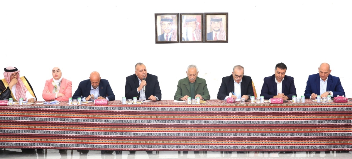 متابعة لزيارة الملك.. العيسوي يلتقي شيوخ ووجهاء الجفر للوقوف على مطالب واحتياجات القضاء