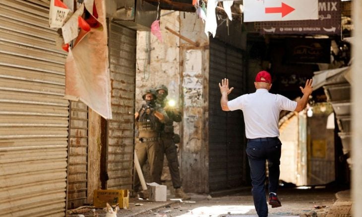 اقتحام اسرائيلي واسع لنابلس: إعدام شابين وإصابة 4 جنود احتلال