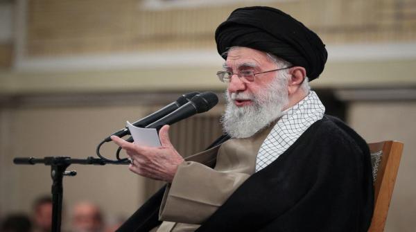 خامئني يهدد بالرد: اسرائيل لن تبقى سالمة