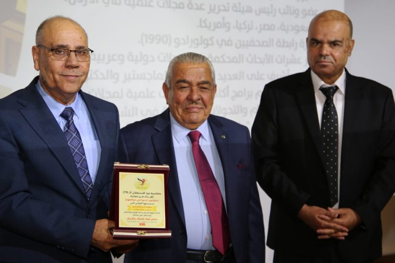 مبادرة عجلونيون أبدعوا تكرم عميد الإعلام بجامعة البترا الدكتور علي نجادات
