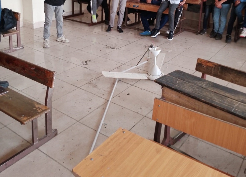 نجاة طالب توجيهي بعد سقوط مروحة سقط خلال امتحان الانجليزي