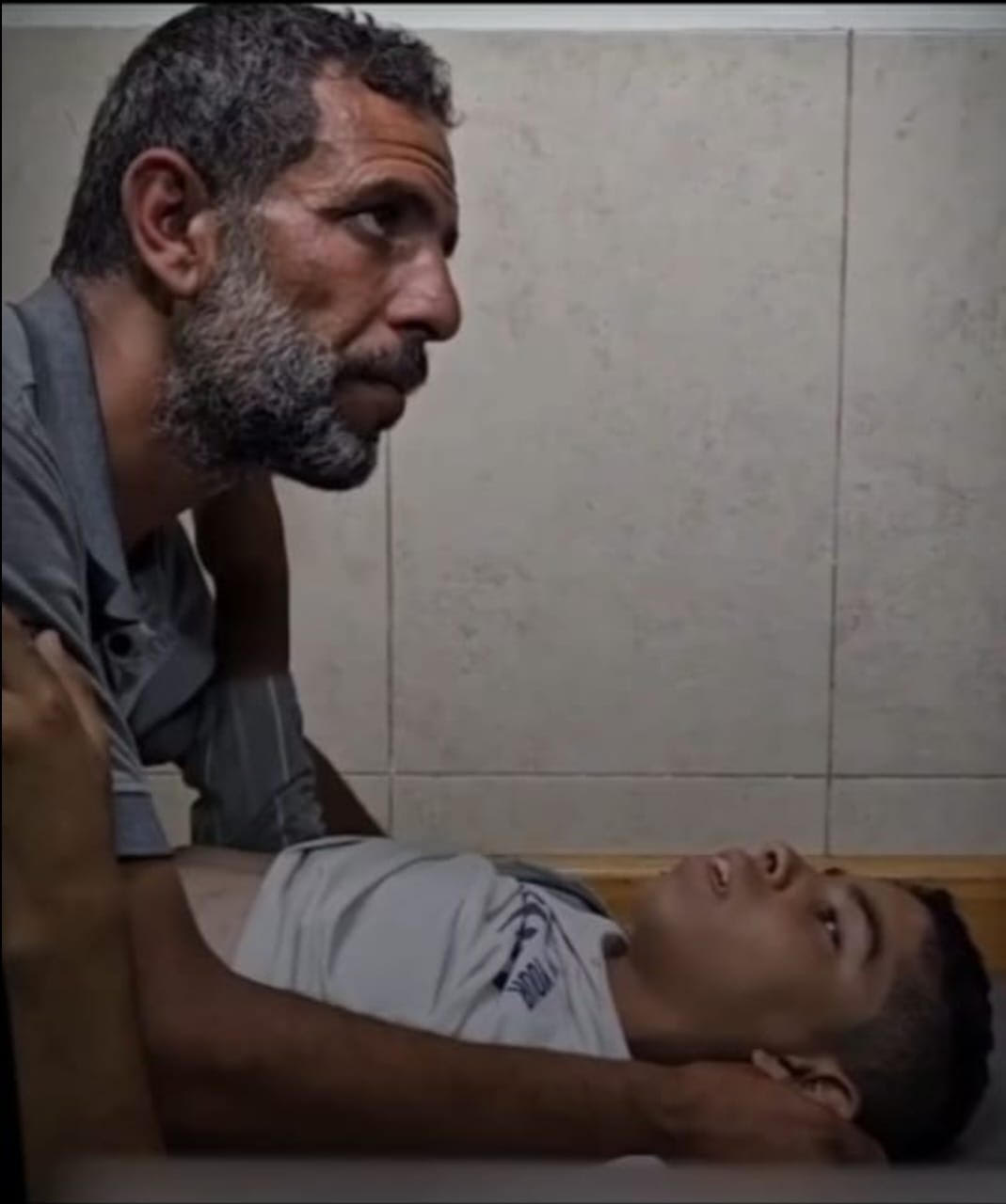 ذكرياتٍ هجَرها كلُّ من أحببت....
