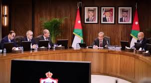 مجلس الوزراء يقرر حل المجالس البلدية ومجالس المحافظات