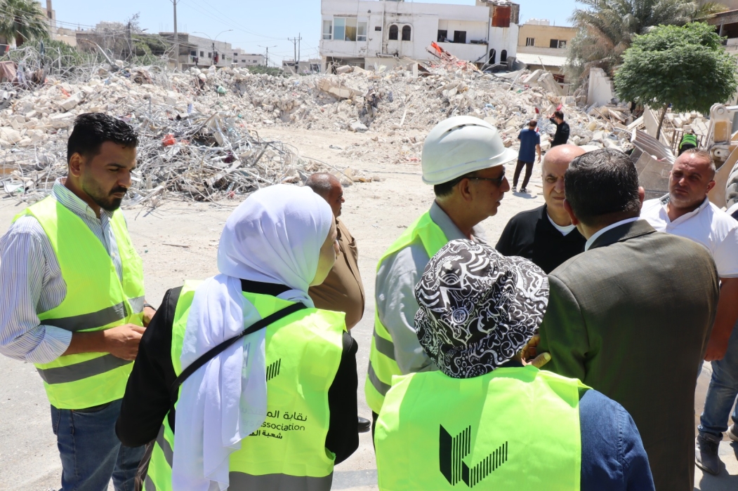 لجنة من نقابة المهندسين تزور موقع انهيار عمارة اربد.. وتحقق فنيا بالاسباب