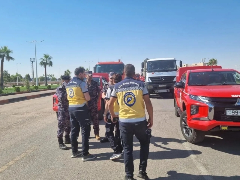 ولي العهد يشيد بجهود الدفاع المدني بالمساعدة بإخماد حرائق سوريا