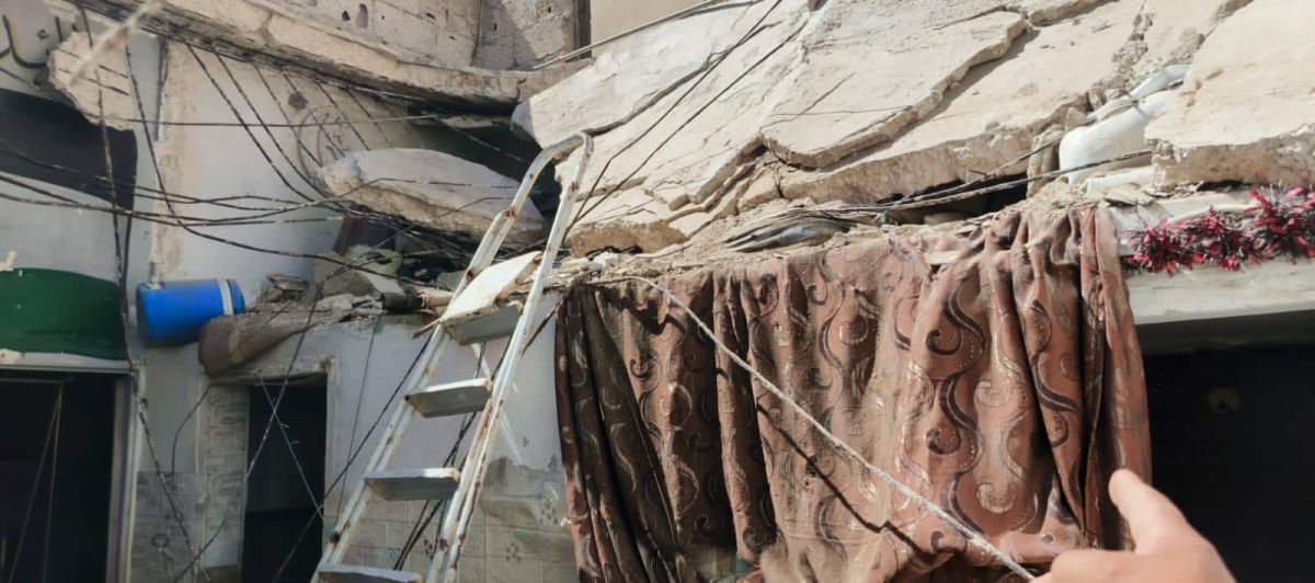 إصابة أشخاص بانهيار سقف منزلهم بمخيم الزرقاء