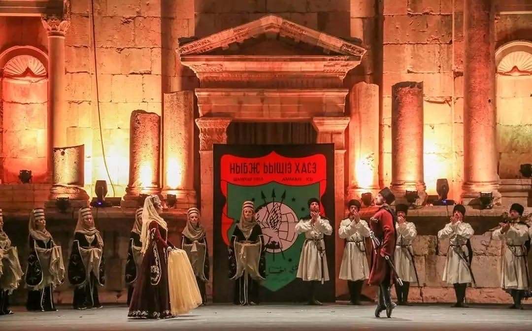 الأكثر مشاركة في مهرجان جرش فرقة نادي الجيل تقدم فلكلور وتراث الشركس على المسرح الجنوبي