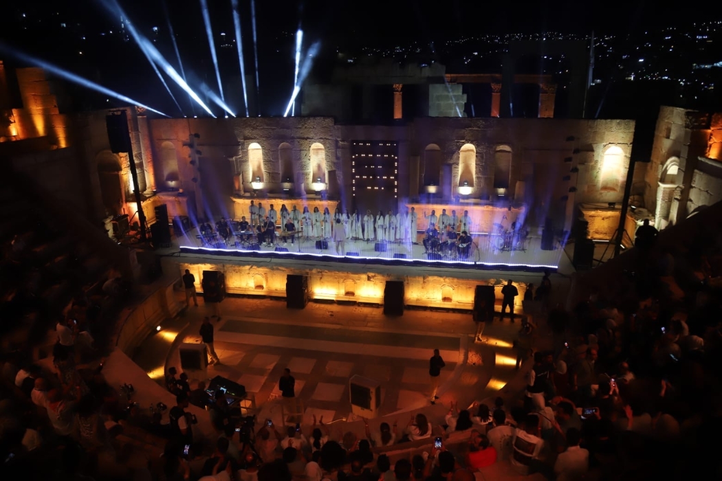 كورال هارموني المصرية يضيء المسرح الشمالي في مهرجان جرش