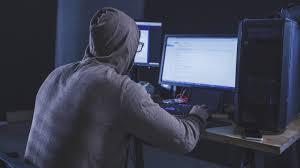 وحدة الجرائم الالكترونية تضبط 3 محتالين الكترونيين