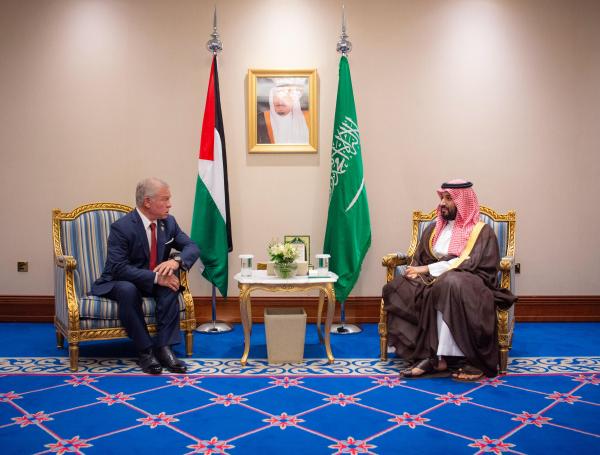 الملك يلتقي ولي العهد السعودي ويؤكدان رفض الاعتداء على اي دولة عربية